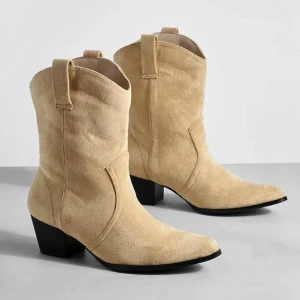 Cowboyboots - Helt oanvända och kvar i sin originalförpackning! Inte mina bilder.