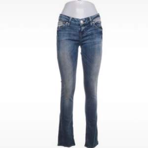 Säljer dessa URSNYGGA populär LTB jeans pga att de är för små för mig. De är i storlek 27/32🙌🏽