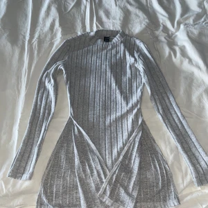 Mjukisdress - Från SHEIN men bra material, aldrig använd pgr liten storlek.