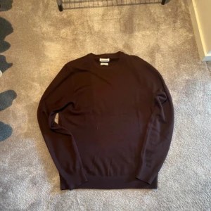 Merinoull Tröja  - Jättefin merinoull tröja den volt använt en gång, inga defekter. Pris kan diskuteras vid snabb affär!