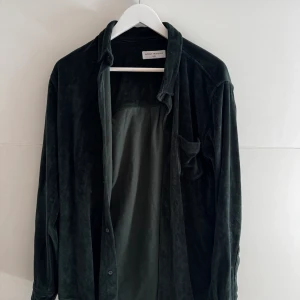 Overshirt/skjorta AVENUE TROPICALE - En snygg skjorta/overshirt från AVENUE TROPICALE