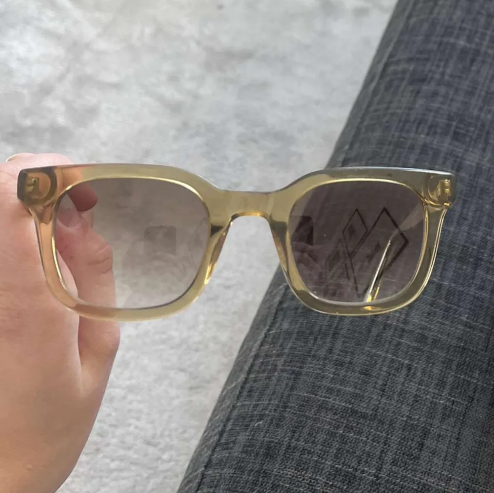 Solglasögon köpta för 950 på synsam men märket är Ai, de är knappt använda🥰. Accessoarer.