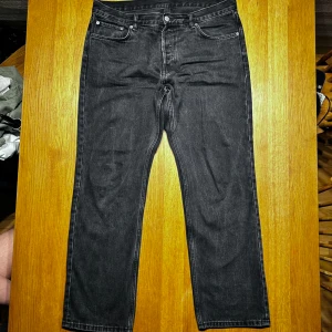 WEEKDAY jeans  - WEEKDAY jeans. Storlek 34/32. Använda men forfarande i gott skick. 