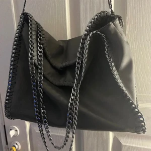 tiamo väska - grå superfin väska, köpte på plick för 799kr ❣️♥️