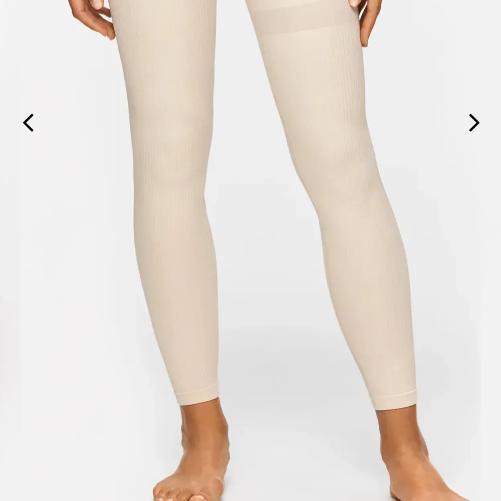 Jättefina ribbade stronger tights, nästan helt oanvända. Säljs då dom är för små för mig☺️ Ordinarie pris 699kr. Jeans & Byxor.