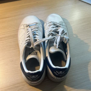 Stan smith - Vill bli av med de fort, därav priset. Ganska bra skick!❤️