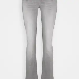 Ltb jeans i storlek 28.30 fast de passar mindre. Bra skick. Köparen står för frakten❤️