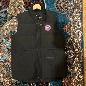 Canada goose väst - Helt ny, aldrig använd Qr koden i västen funkar (kolla sista bilden)