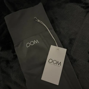 Drop of mindfulness tights - Hej, säjer ett par DOM tights i färgen Dark grey storlek xs, som aldrig har använts. Är slutsåld på hemsidan.💕