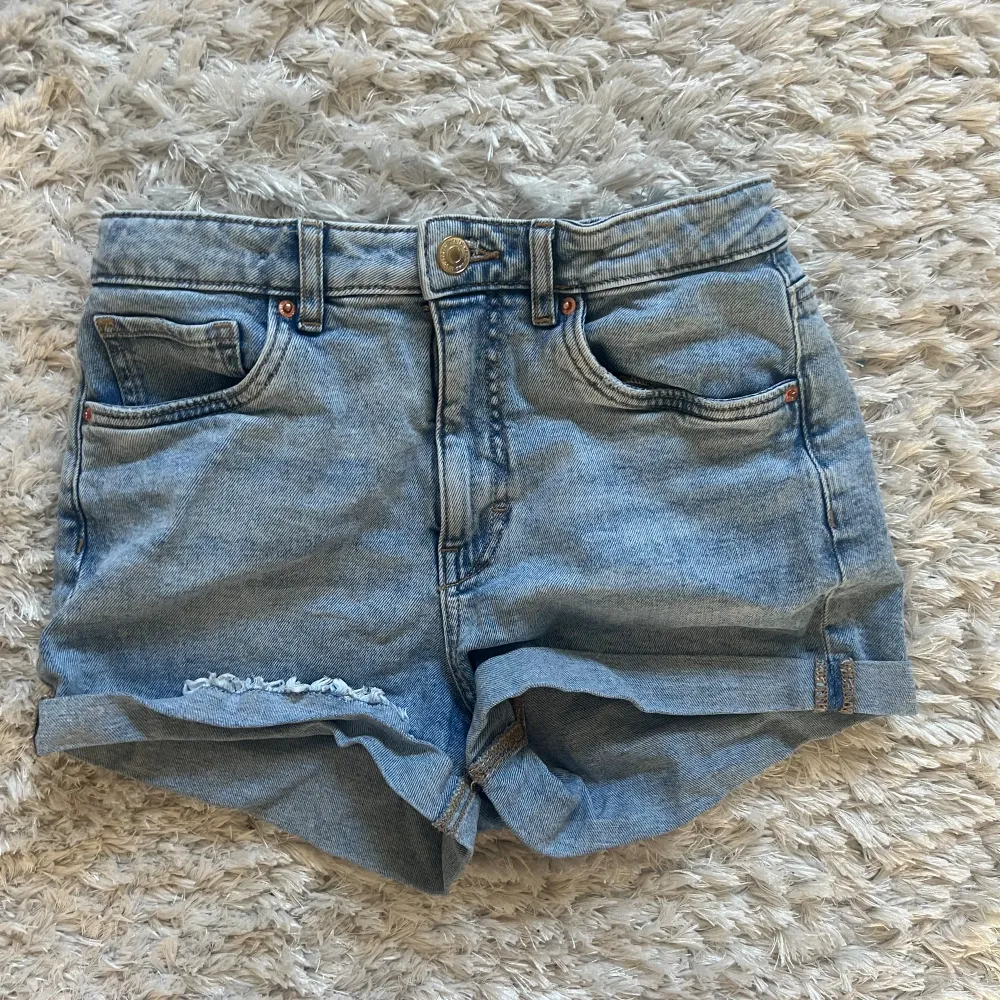 Fina jeansshorts som är perfekta till sommaren! . Shorts.
