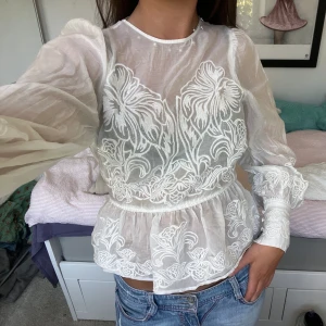 Blus!! - Snygg blus med öppen rygg!