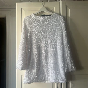 Klänning  - Paljettklänning i storlek Xs. Oanvänd.