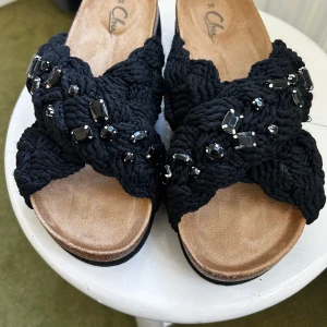 Inuikii tofflor  - Säljer nu dessa Inuikii likande tofflorna från skopunkten! De är helt oanvända och prislappen finns kvar! 💕 priset går att diskutera!