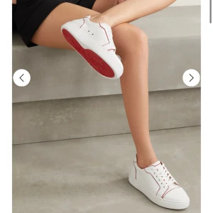 Christian Louboutin skor - Säljer dessa galet snygga Christian Louboutin skorna som endast använts fåtal gånger. Skorna är i super bra skick och håller sig bra av sig själv då de ej viker sig lika enkelt där fram! Köpta på Savannah på Östermalm. Kvitto medföljer❤️😍