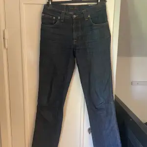 super snygga jeans!! säljer pga att dem blivit för korta i benen för mig som är 176. använda ett par gånger med det märks inte. skriv privat för fler bilder💗💗