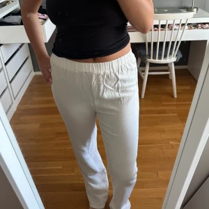 Linnebyxor - Bianca x Nelly Linnebyxor. Långa på mig som är 170 ❣️