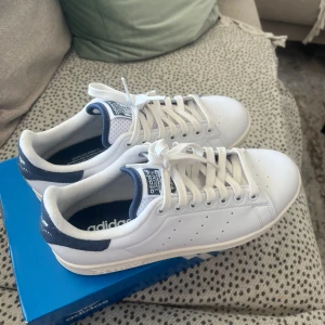 Stan smiths  - Säljer mina helt nya stan smiths köpta från Zalando! Säljer pga köpte också ett par andra skor som jag ska ha kvar istället💓