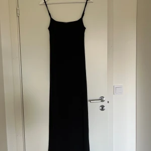 Långklänning  - Lång tight klänning, knappt använd