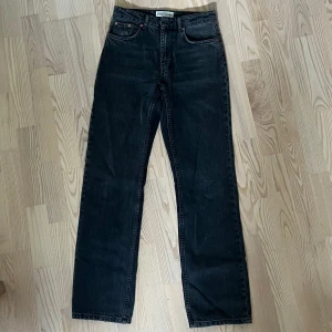 Zara jeans  - Grå/svarta zara jeans. Storlek 36 men små i storleken.