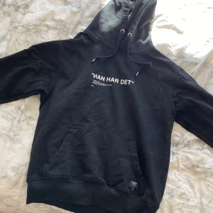 Dubois han har det hoodie - Säljer sambons han har det tröja då den aldrig kom till användning. Använd nån enstaka gång. Storlek m. Nypris ca 600-700