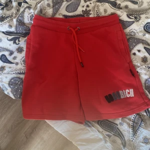 Hoodrich dress - Säljer en gammal hoodrich dress inga konstigheter med den gillar bara inte den Tröjan är storlek S Shortsen är storlek XS Kan gå ner i pris