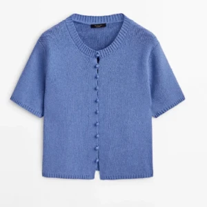 Massimo duttti tröja  - Hej, säljer nu min skit snygga massimodutti tröja. Använd 1 gång i bästa skicket. Priset kan diskuteras. Använd gärna köp nu❤️❤️