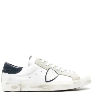 Philippe model - Är det någon som säljer ett par feta vita  Philippe model skor u storlek 43-44 typ, dma mej så skriver vi🤯 Ska vara bra skick också