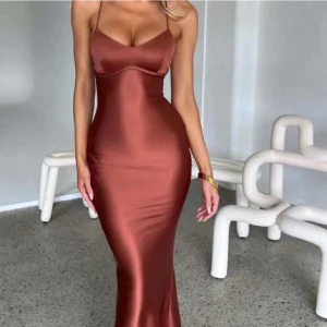 Klänning - Budgivning på klänning som är perfekt till bal!