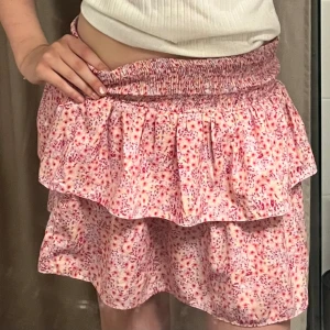 Volangkjol - Jättegullig volangkjol från vero Moda🩷 köpt för 349