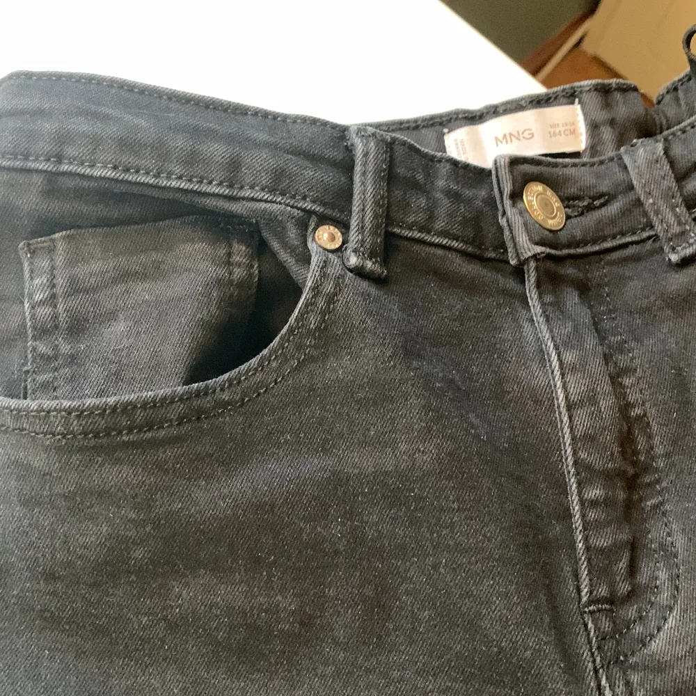 Svarta jeans, 164cm, som inte har kommit till andvändning på ett tag💘. Jeans & Byxor.