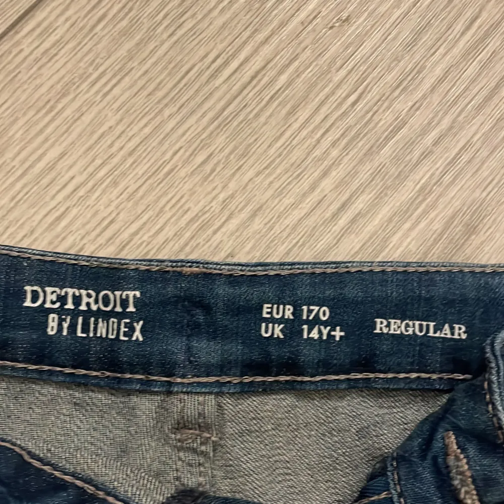 Säljer mina jättefina jeansshorts jag köpt från Lindex. Midjemått: 40cm Längd: 27cm Pris kan ALLTID diskuteras!!! 💕. Shorts.