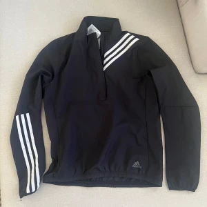 Träningsjacka - Mycket bra skick men tyvärr för liten för mig 