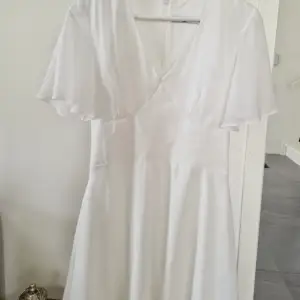 Jättefin vit klänning, endast använd 1 gång.
