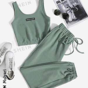 Linne + Byxorset - Ett mjukt set från SHEIN. Använt enstaka gånger. Skönt material!  Storlek S på båda, ljusgrön färg 💚 