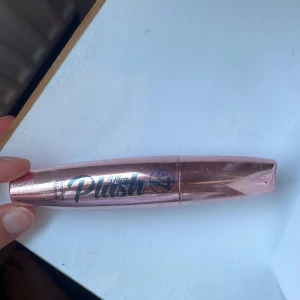 Mascara  - Helt oanvänd mascara, plasten på forfarande 