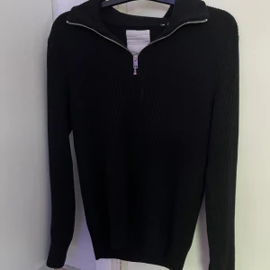 Stickad half zip tröja - Skick, ganska bra, bra passform