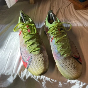 Nike mercirial  - Säljer dessa Nike mercurial, storlek 44. Skick 8,5/10, ett gammalt par som är svåra att få tag på😀