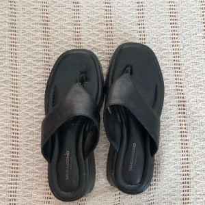 Y2k 90-tals plattform sandaler/flipflops från vagabond - Sparsamt använd, absolut inga fel  Inköpta för 900kr