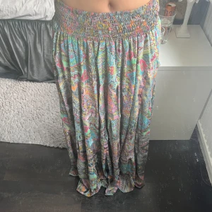 Långkjol - Superfin långkjol, köpt utomlands helt ny med prislapp kvar