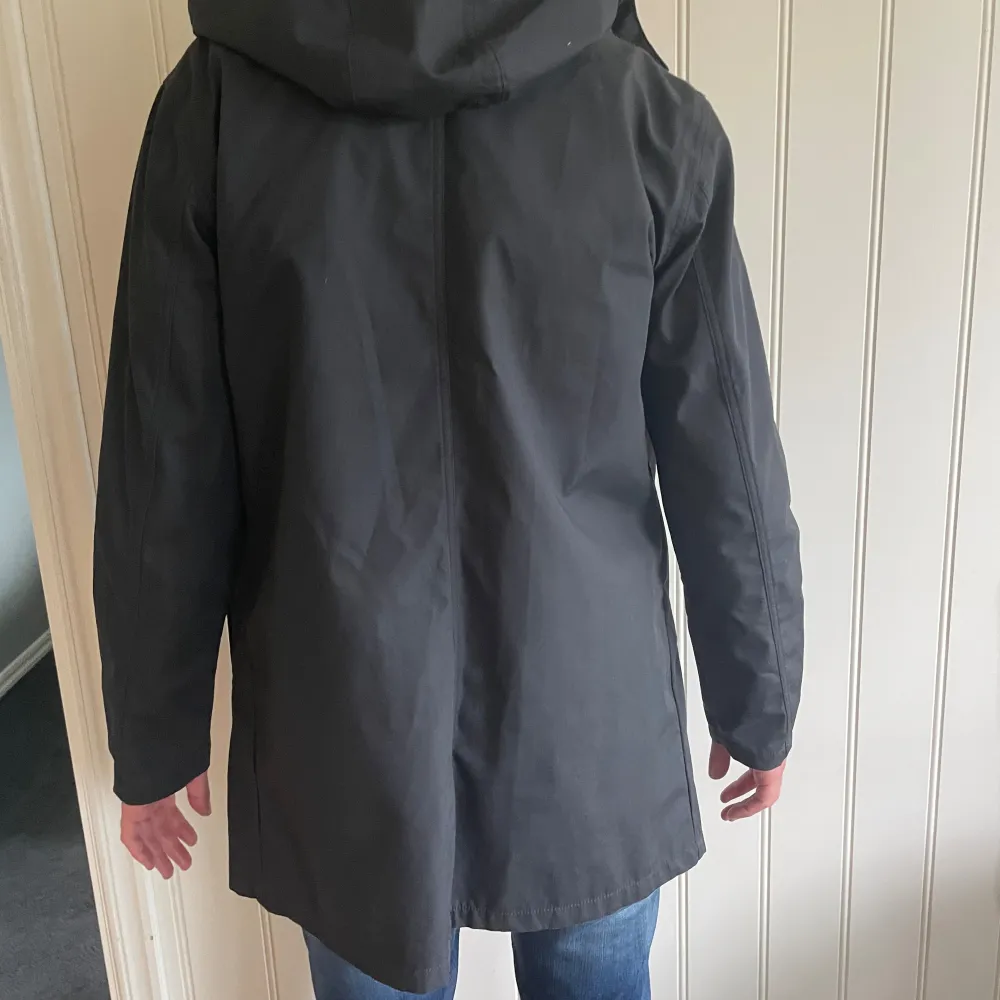 Jacka Elvine stl XL Färg: Mörkgrå Skick: 7/10. Takit.