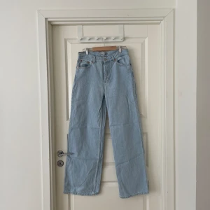 Vida jeans ljusblå - Ljusblå vida jeans strl 29 använd fåtal gånger