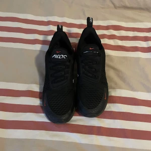 Nike air 270 - säljer mina skor som jag ej använder. Dem är ganska nya Storlek 43 pris kan diskuteras vid snabb affär!