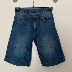 Shorts - Jeansshorts från Firefly i storlek 140