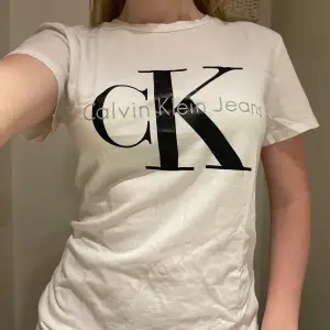 T-shirt från Calvin Klein, knappt använd!