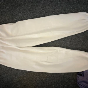 Bik bok mysbyxor  - Milt använda lite noppriga men går att få bort enkelt 