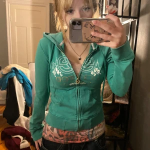 Ecko red zip upp hoodie - Jätte fin grön ecko red/ecko unltd zip upp hoode med rinestones💖