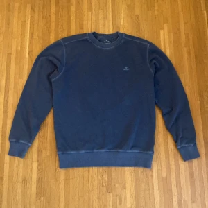 Gant collage tröja - Gant collage tröja i bra skick