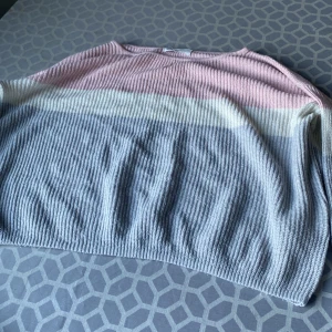 Säljer denna sköna mjuka tröjan för ändast 45 kr  - Har använt ett par gånger storlek 146 -152