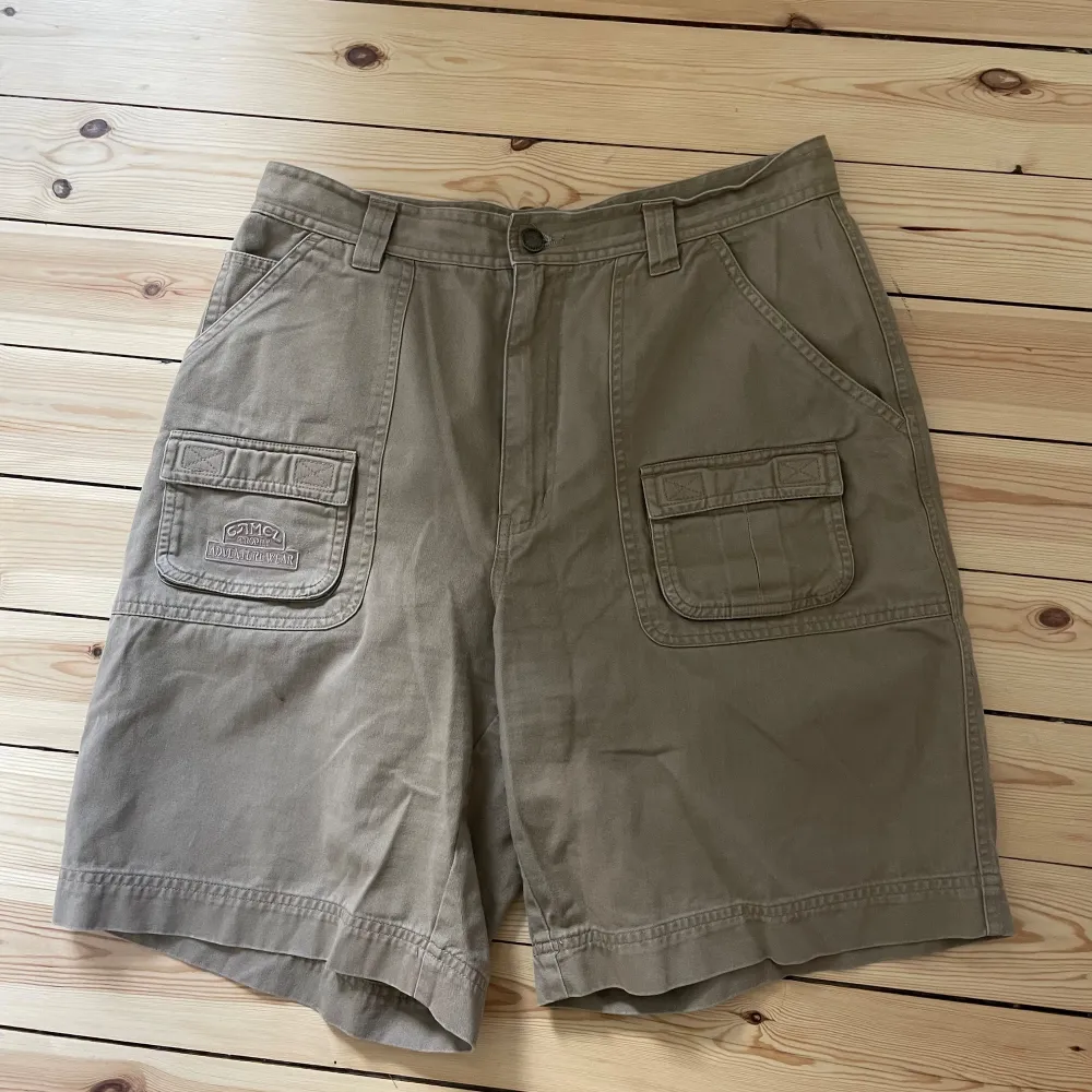 Bra skick, står 32 på lappen men skulle säga att de passar mer 30/31. Shorts.