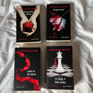 Twilight bokserien  - De 4 populära pocket böckerna ur twilight serien författade av Stephanie Meyer❤️ Alla böcker lästa endast 1 gång och är i bra skick😁
